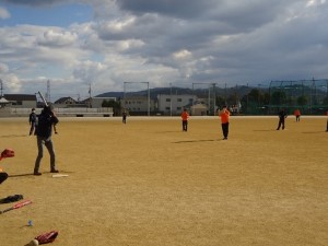ソフトボール(教職員も交えて開催)