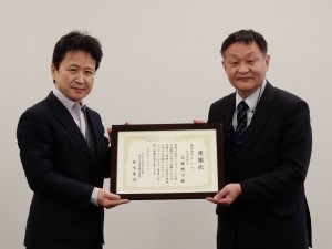 近藤代表取締役（左）と鈴木校長