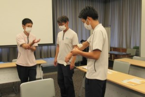 製作品を実装している様子