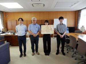 東海校長への受賞報告
