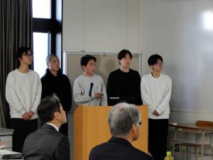 学生のプレゼンテーション