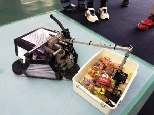 クレーン形ロボット