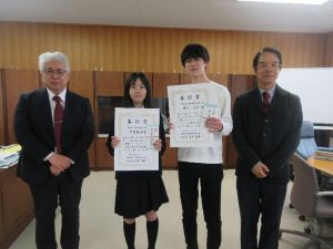 左から　東海校長、竹島さん、岡田さん、香川教授