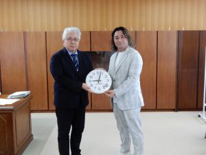 掛時計の贈呈