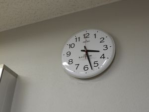 教室に設置いたしました。