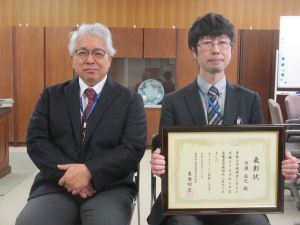 東海明宏校長と記念撮影