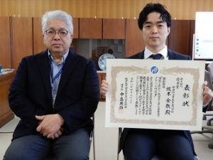 記念撮影（左から東海校長、坂本講師）
