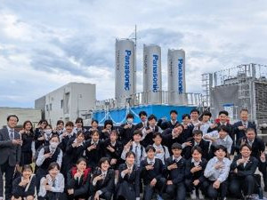 見学後の集合写真