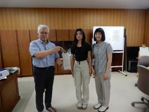 文藻外語大学の学生からお土産をいただきました