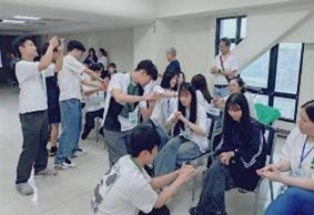 相見歓(Welcome Party)で特技を披露