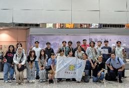 聯合大学の学生が桃園空港でお迎え