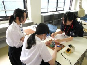 【電気情報工学科】回路設計・製作実習の様子