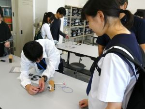 【電子制御工学科】電子工作作品の展示・体験の様子