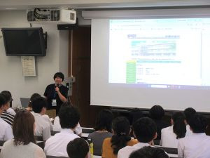 【学寮説明会】寮務主事による説明の様子
